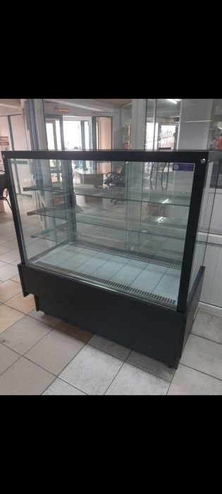 Кондитерский витринный холодильник