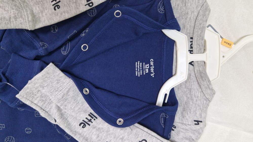 Комплект детских слипов от Carter's.