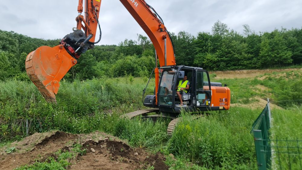 Inchiriez excavator  camion   balast sort pămân