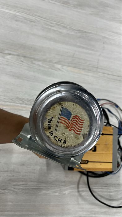 Сирена американка