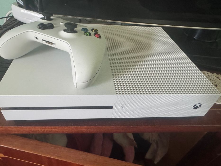 Xbox one S(500GB)