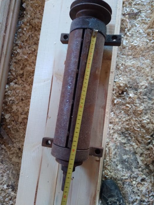 Ax cu 3 cutite de vanzare