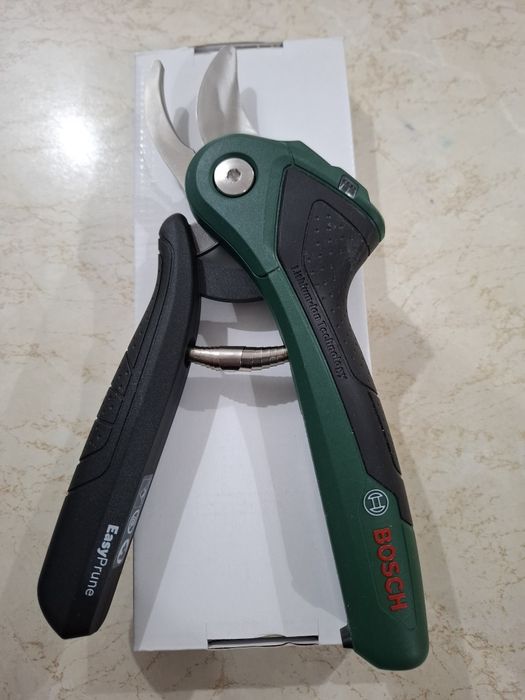 Bosch, Foarfeca electrica cu acumulator, noua