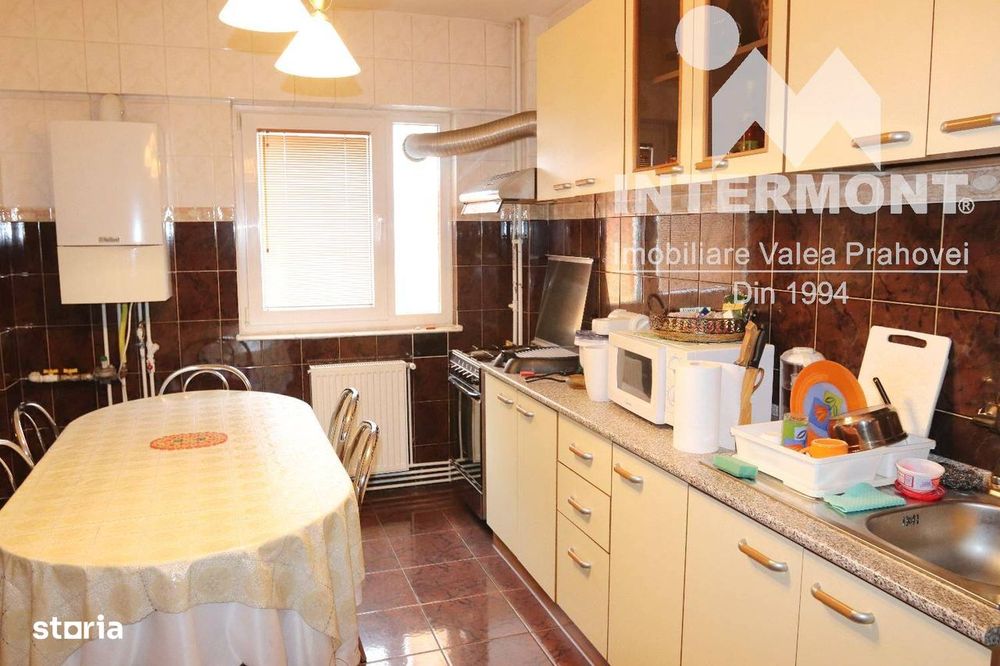 Apartament 3 camere - Etaj 1 - 2 băi - Centrală - Mobilat