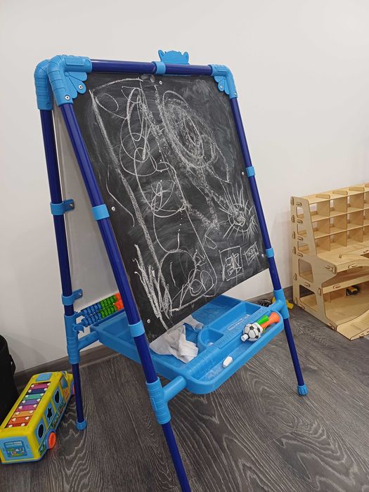 Мольберт детский. Доска для рисования детская.