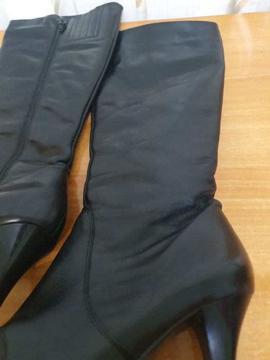 Cizme din piele naturala,culoare neagra,mărimea 37, toc 5cm,arata impe