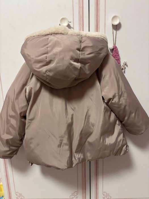 Geaca Zara fetite marime 110 culoare roz imblanita