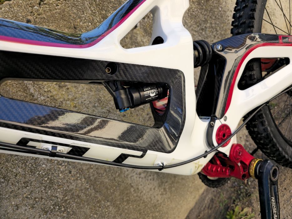 GT Fury Карбонов Като нов 26 цола Fox 40 Kashima XTR Shimano спирачки  Downhill велосипед 1х10  X9 Sram