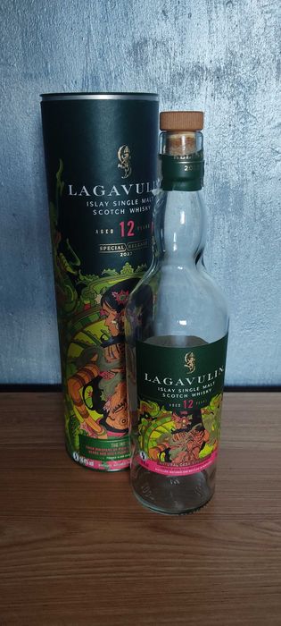 Бутилки от уиски в оригиналните им кутии