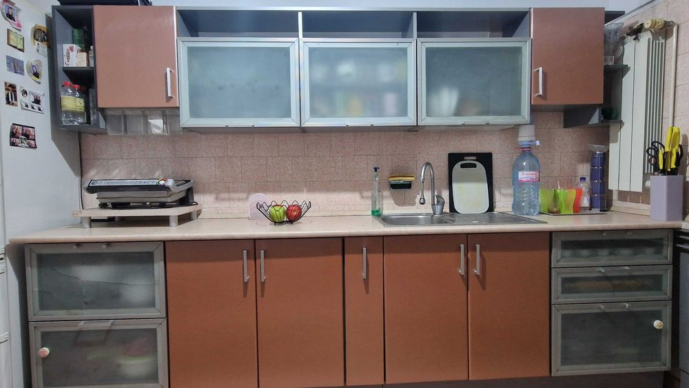 Vand mobila de bucatarie si aparate electrocanice incorporate
