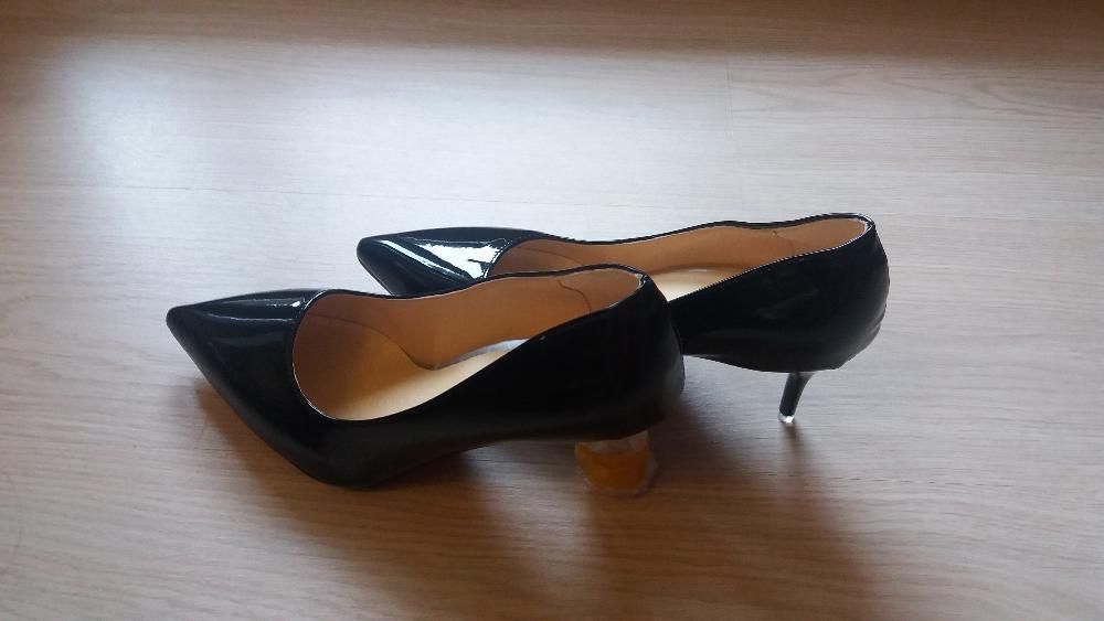чисто нови официални обувки черен лак с 8см. ток размер 40_60лв.