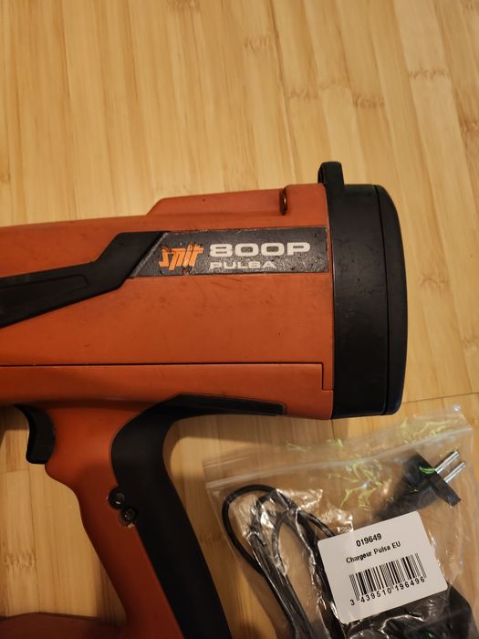 Pulsa P 800 pistol de cuie pentru beton/ fier