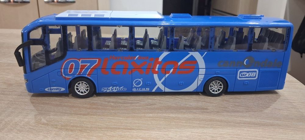 Autobuz cu telecomanda