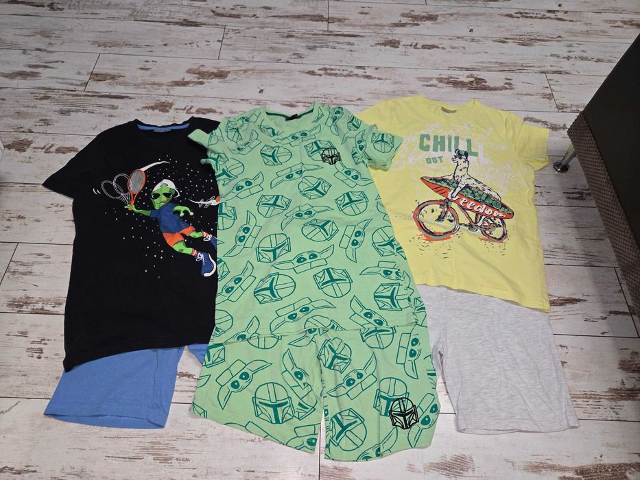 Три пижами  за 10 евро , за момче 146-152см.