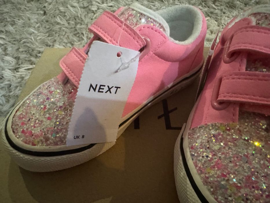Vând tenisi Next , noi cu eticheta , marimea 25,5 ( 8 UK)