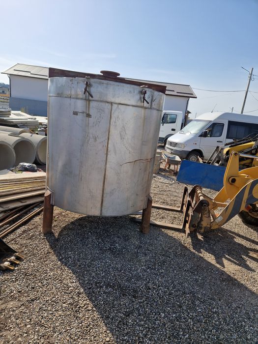 Vând butoi inox cu malaxor automatizat pentru vin sau țuică de 5 tone
