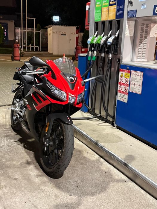 Aprilia rs 125 .