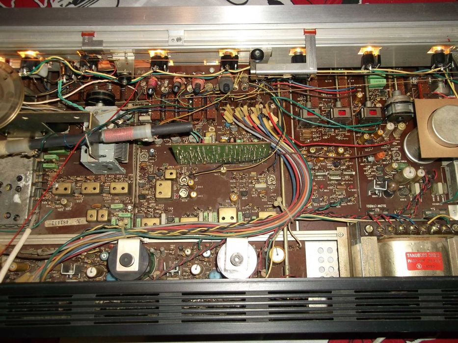 Продавам ресивър TANDBERG Huldra 10