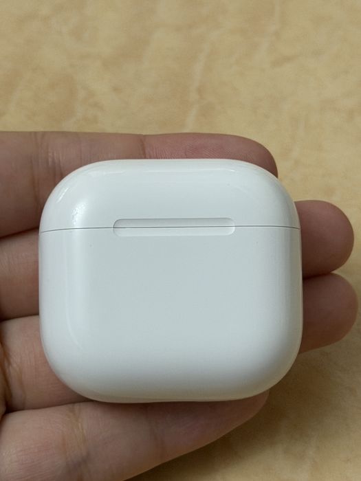 Продам Apple AirPods 4