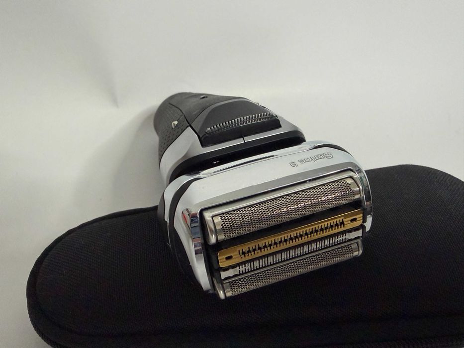 Aparat de ras Braun Series 9 Wet & Dry, model 5791 – aproape nou