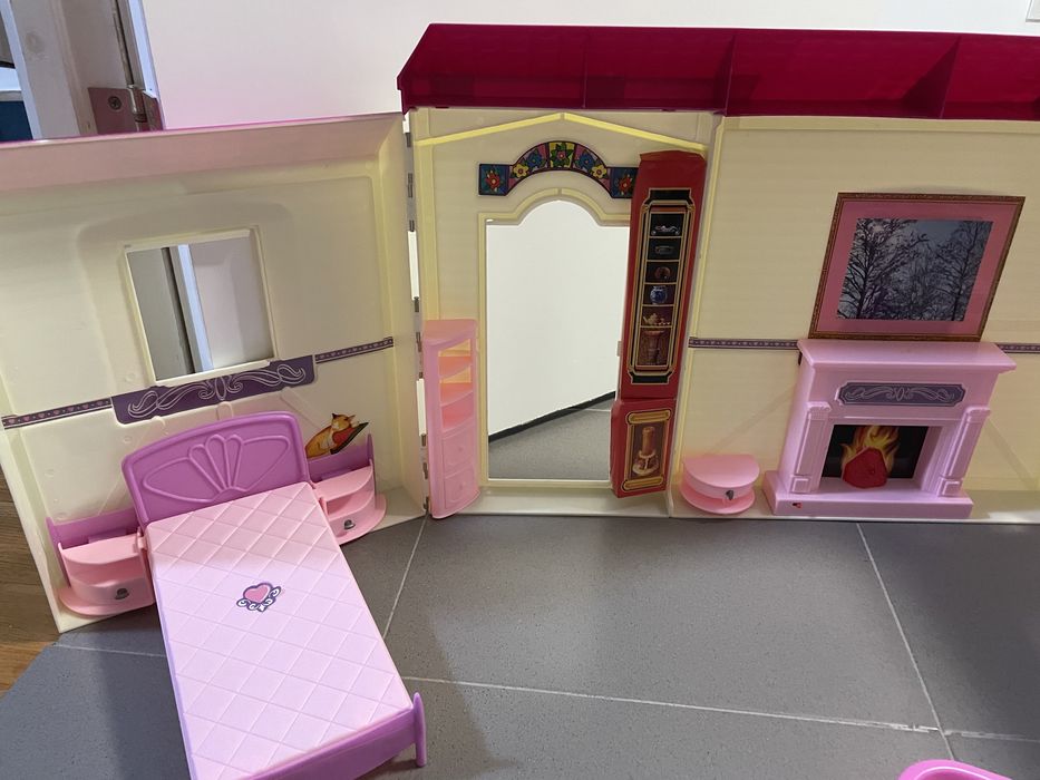 Кукольный домик с мебелью