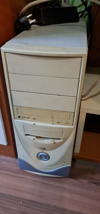 Принтер Брадър, 2бр монитор, 2бр клавиатурата, компютър