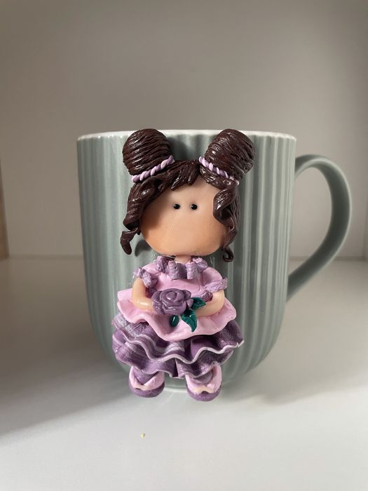 Чаши с ръчно изработена декорация от полимерна глина