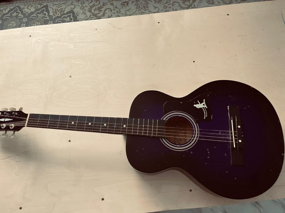 Гитара тез арада сатылады бағасы келісімді