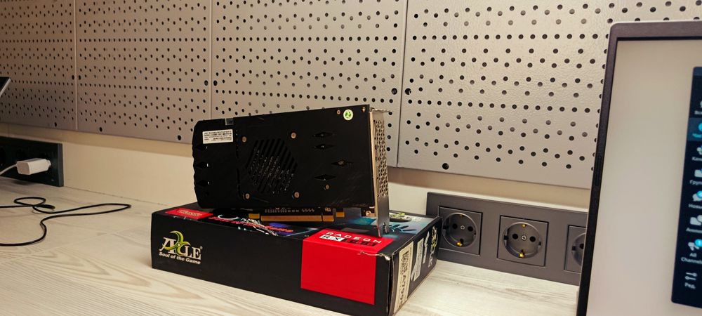 Продаю Видеокарту Rx580 на 8Gb 2048sp в хорошем состоя ний