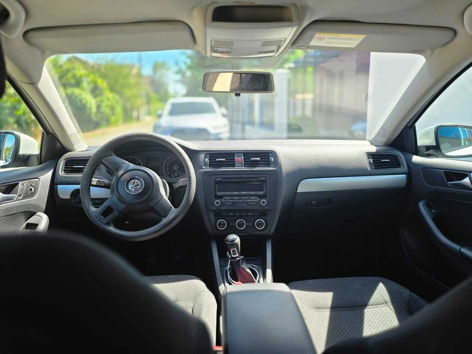 VÂNZARE RAPIDĂ Volkswagen Jetta, an 2013! • Stare foarte bună • Preț atractiv!