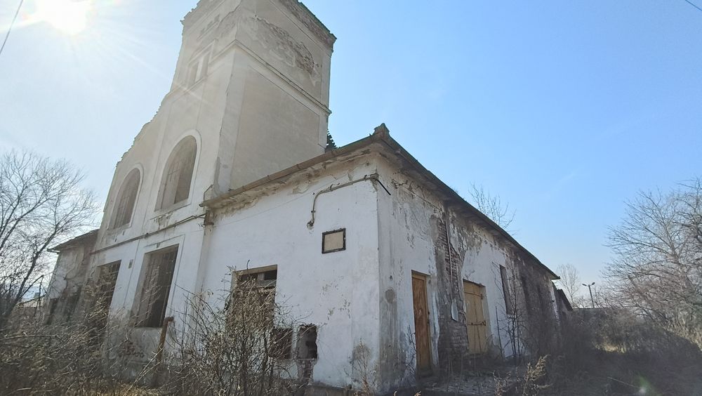 Cladiri+teren de vanzare