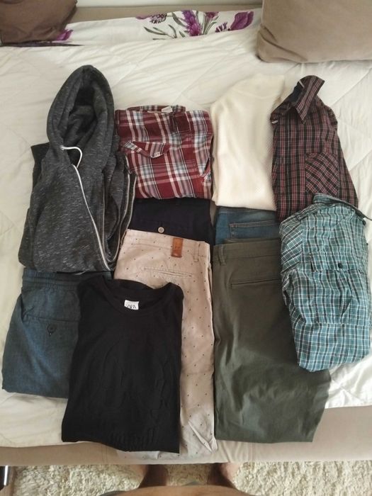 Vând haine bărbați ..Pantaloni..blugi.. cămăși...hanorac
