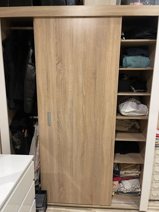 Гардероб с плъзгащи врати