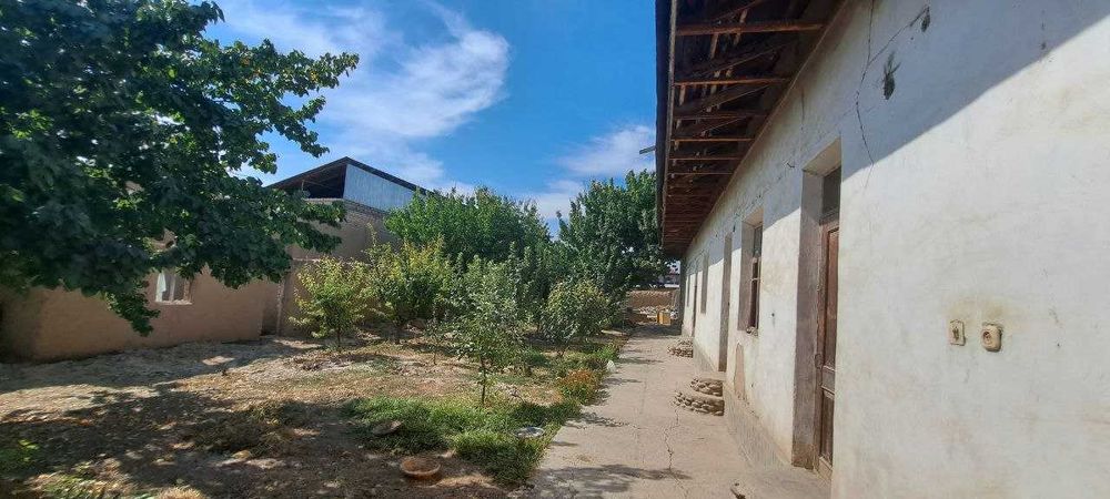 Yer sotiladi  uchqaxramon