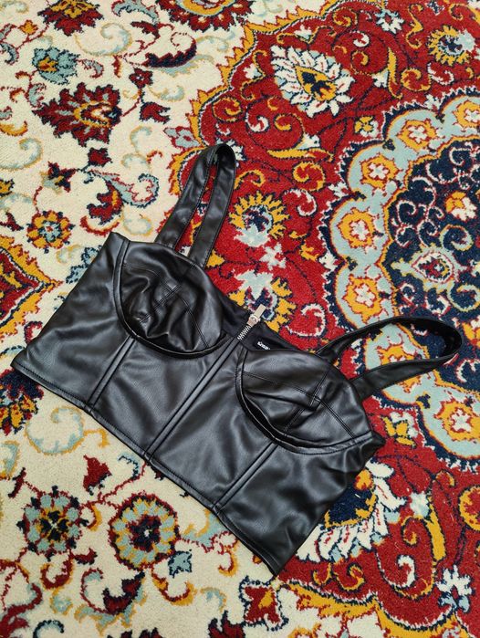 Vând corset din piele ecologică, mărimea M