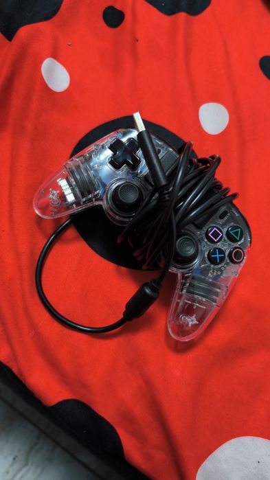 Vând ps 4 slim cu 500 GB memorie și cu 4 jocuri și poți negocia pretul