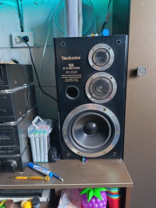 Linie Technics cu boxe Technics