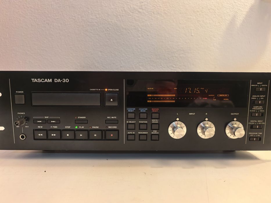 Tascam DA 30 Digital Audio Tape Deck DAT