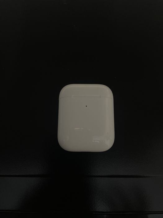 Продам кейс от Эйрподсов Airpods 2.2 версия