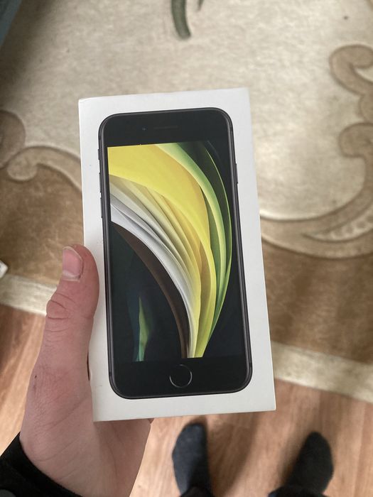 Айфон se 2020 с каробкой