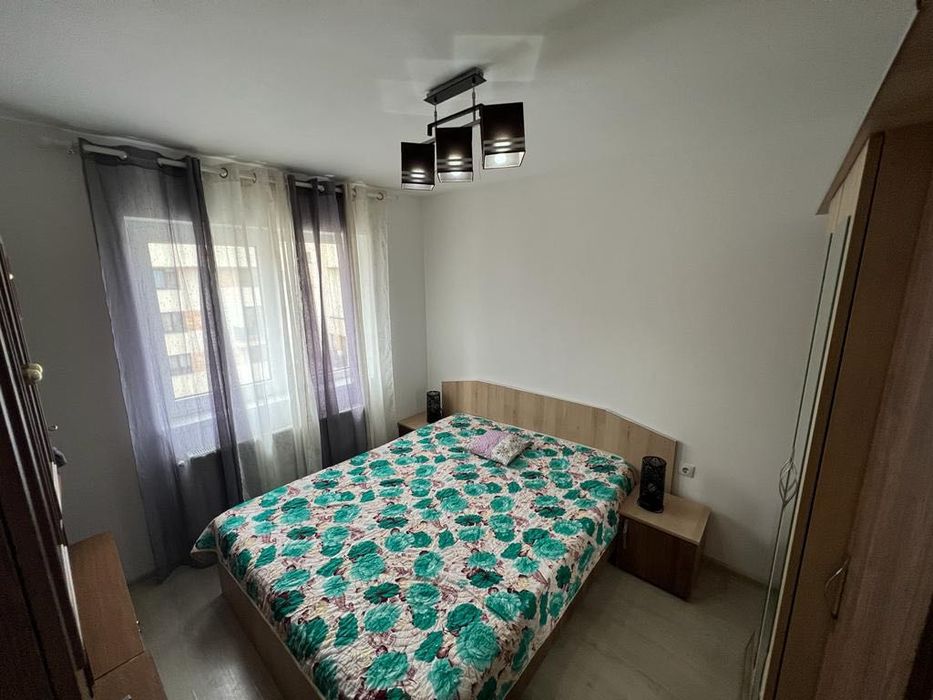 Inchiriez apartament, zona Vivo
