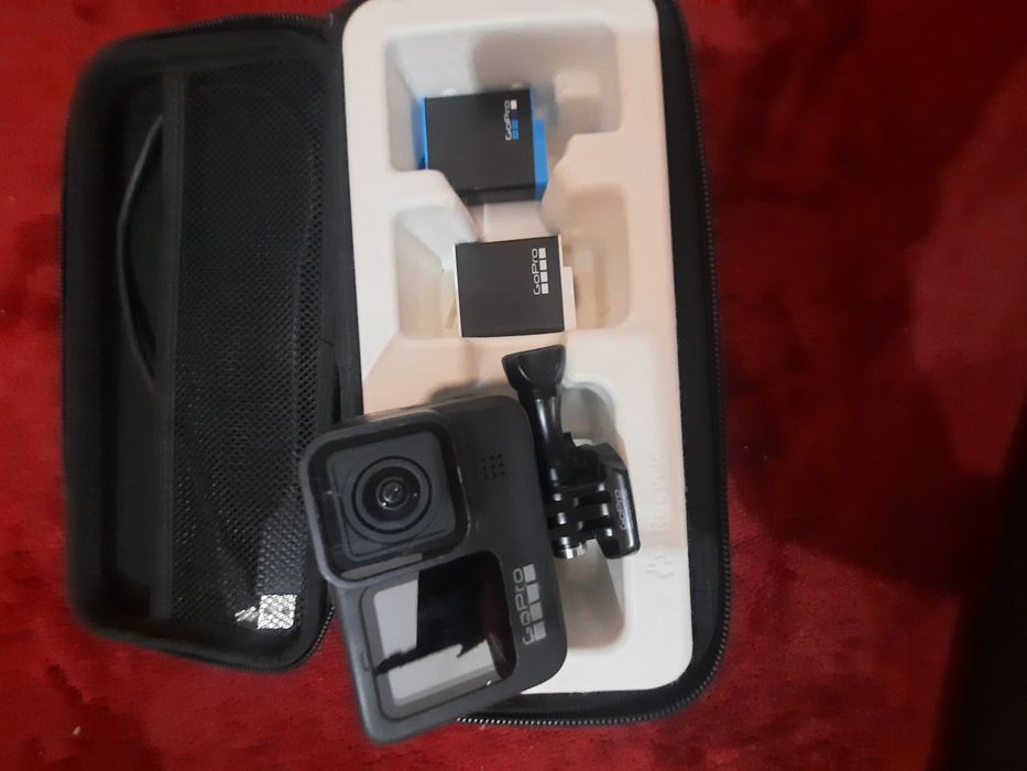 Vând gopro hero 9 black + accesorii