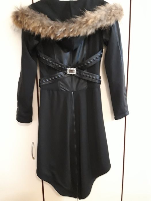 Модно различно манто