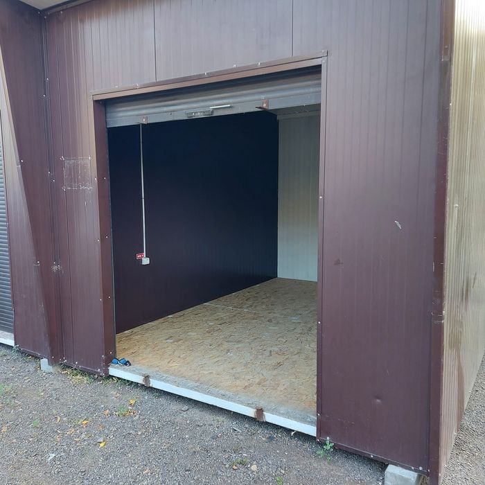 Spatii  de depozitare garaj boxa  +loc de parcare în Botoșani zona Pia