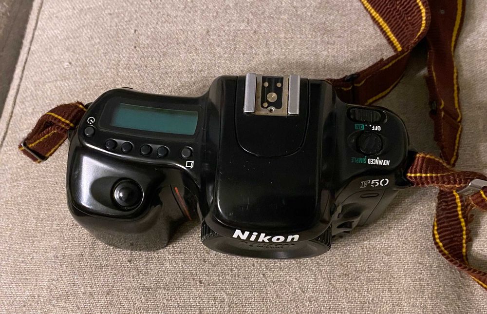 Aparat foto film SLR Nikon F50 film 35 mm - corp body colectie