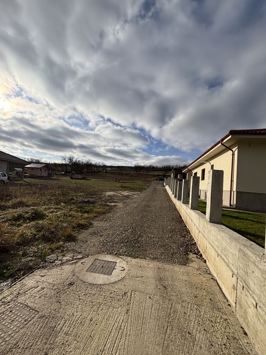 Vând teren intravilan