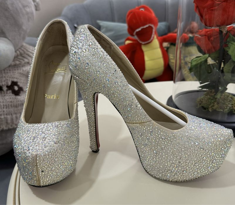 Туфли на каблуках Louboutin