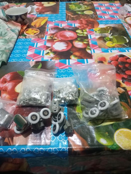 Dushovoy kabina roligi