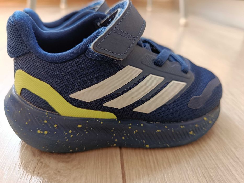 Продавам маратонки Adidas 23 1/3