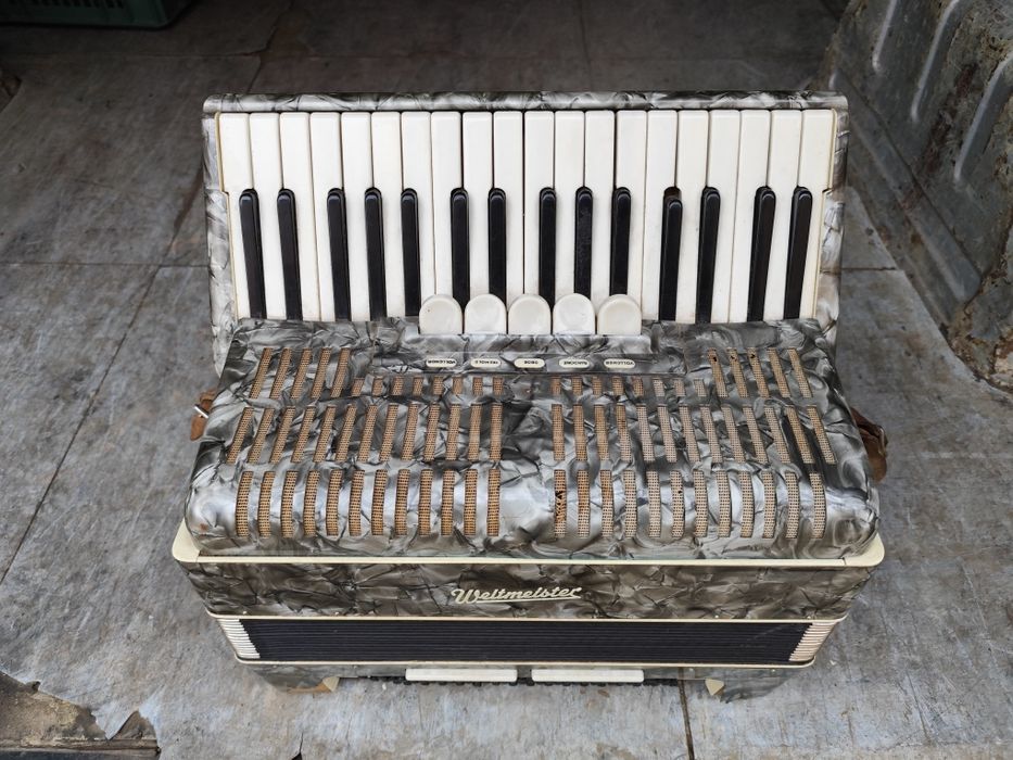 Акордеон Welt master 80 басов